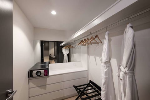 Hilton Adelaide - Surfers Gold Coast 16