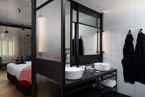 QT Melbourne - Surfers Gold Coast 6