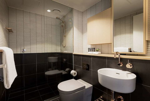 Brady Hotel Central Melbourne - Surfers Gold Coast 6