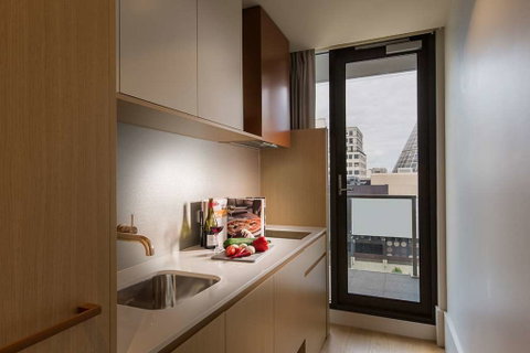Brady Hotel Central Melbourne - Surfers Gold Coast 10