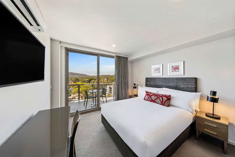 Adina Serviced Apts Canberra Dickson - Surfers Gold Coast 9