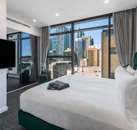 Meriton Suites Sussex Street Sydney - Surfers Gold Coast