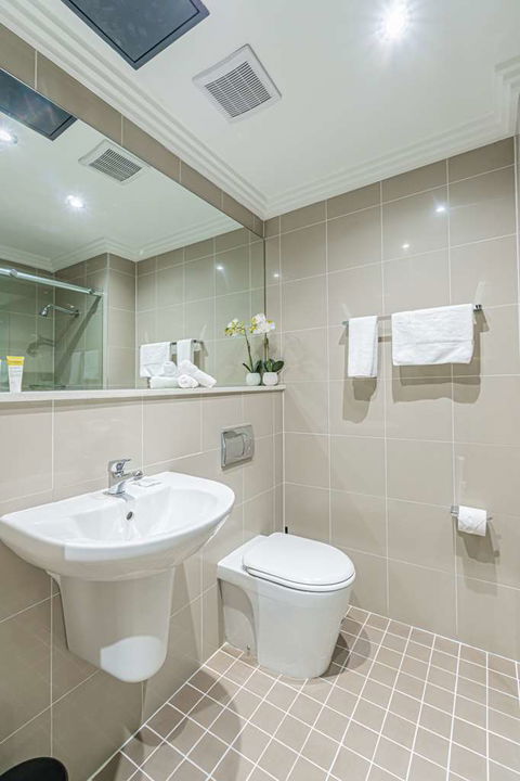 Best Western Plus Camperdown Suites - Surfers Gold Coast 9