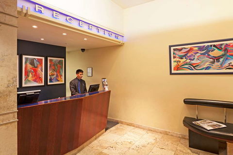Causeway Inn On The Mall - Surfers Gold Coast 2