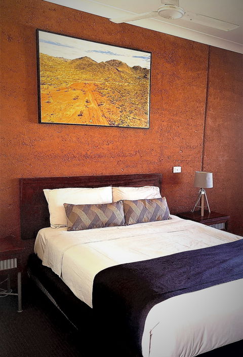 Gidgee Inn - Surfers Gold Coast 1