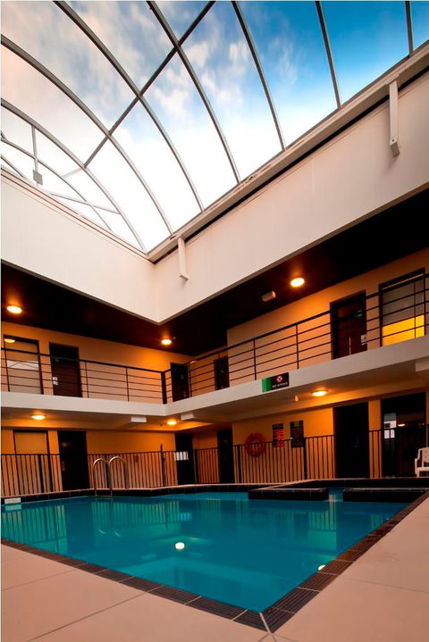 Cambridge Hotel Sydney - Surfers Gold Coast 2