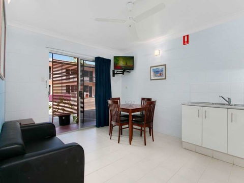 Cairns City Palms - Surfers Gold Coast 0