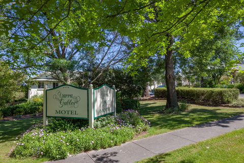 Yarra Gables Motel - Surfers Gold Coast 0