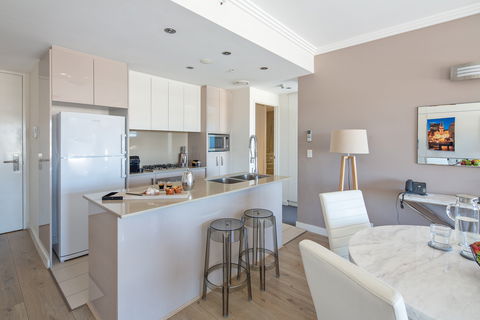 Zara Tower Serviced Apartments - Surfers Gold Coast 11