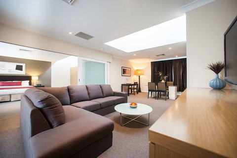 Ramada Hotel & Suites Sydney Cabramatta - Surfers Gold Coast 7