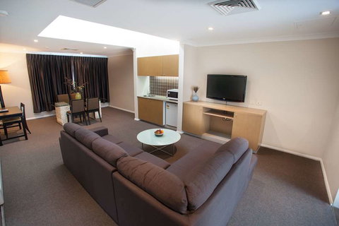 Ramada Hotel & Suites Sydney Cabramatta - Surfers Gold Coast 8