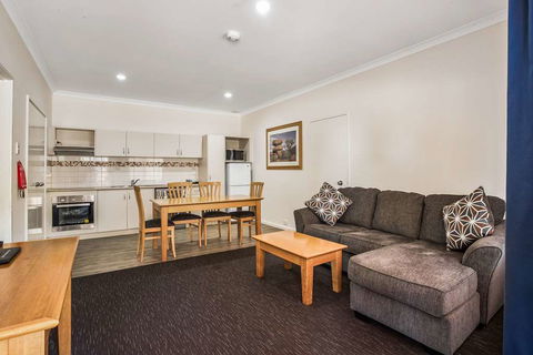 Karratha Central Apartments - Surfers Gold Coast 11
