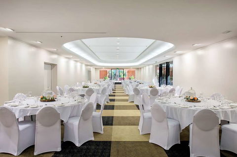 DoubleTree By Hilton Esplanade Darwin - Surfers Gold Coast 9
