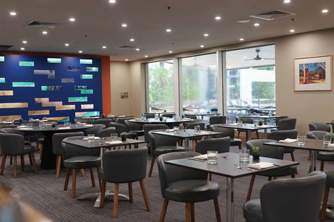 DoubleTree By Hilton Esplanade Darwin - Surfers Gold Coast 12