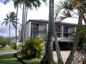 Cairns Holiday Lodge - Surfers Gold Coast 0