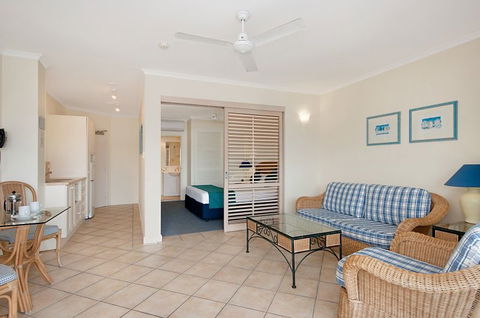 Macrossan House Boutique Holidays Apts - Surfers Gold Coast 2