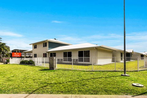 Econo Lodge Beachside - Surfers Gold Coast 0