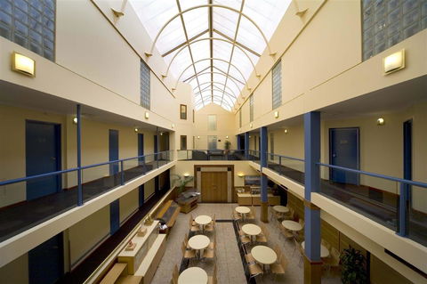 Capital Executive Apt Hotel Canberra - Surfers Gold Coast 1