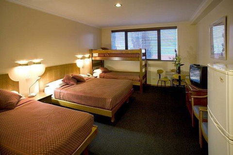 Capital Executive Apt Hotel Canberra - Surfers Gold Coast 2