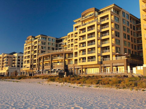 Oaks Pier Plaza - Surfers Gold Coast 0
