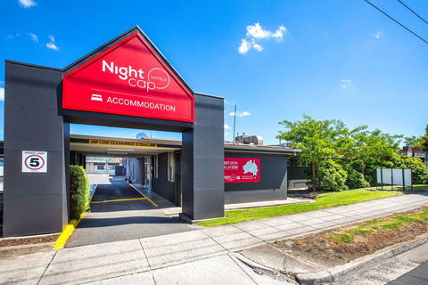Sandbelt Club Hotel - Surfers Gold Coast 1