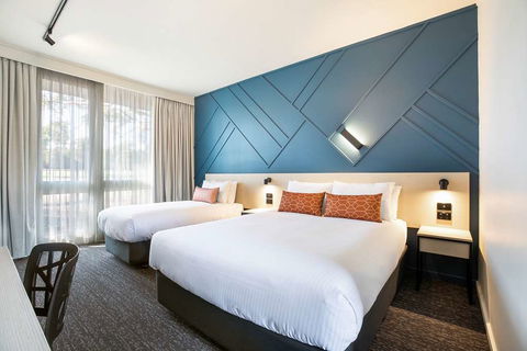 Nightcap At Sandown Park Hotel - Surfers Gold Coast 1