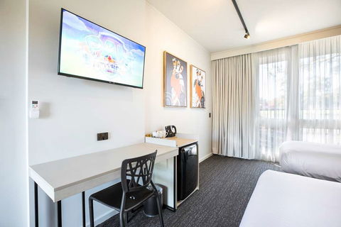 Nightcap At Sandown Park Hotel - Surfers Gold Coast 2