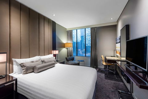 Gambaro Hotel - Surfers Gold Coast 1