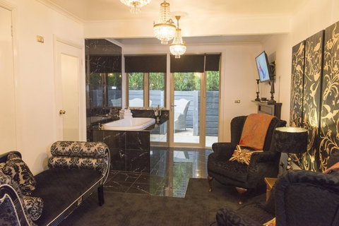 Adeline Bed & Breakfast - Surfers Gold Coast 7