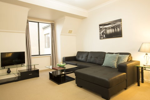 Regal Apartments - Surfers Gold Coast 8