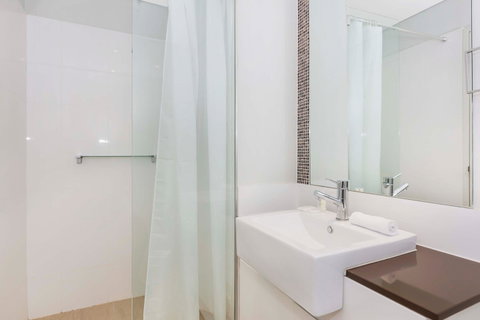 Astra Apartments Perth - Surfers Gold Coast 4