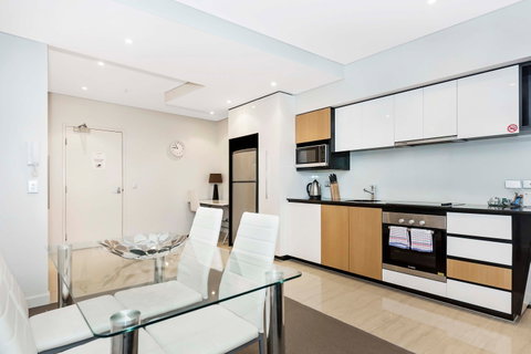 Astra Apartments Perth - Surfers Gold Coast 8