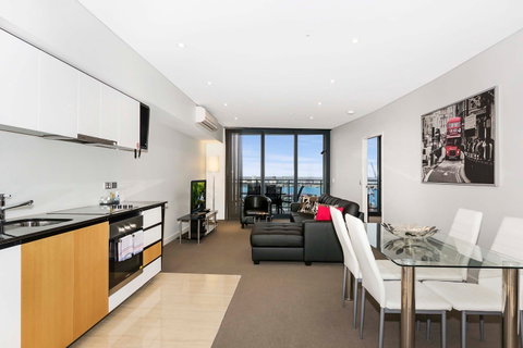Astra Apartments Perth - Surfers Gold Coast 9