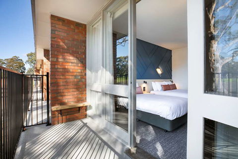 Nightcap At Sandown Park Hotel - Surfers Gold Coast 3