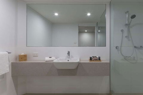 Dingley International Hotel - Surfers Gold Coast 9