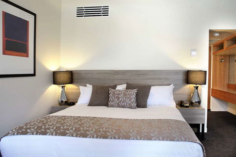 Dingley International Hotel - Surfers Gold Coast 10