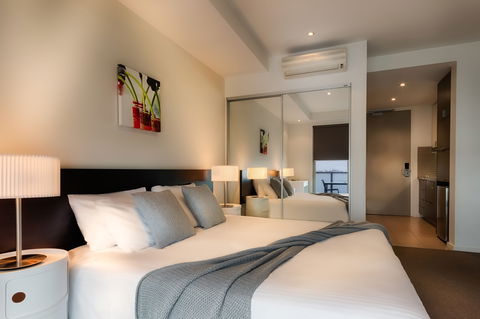 Caroline Serviced Apartments - Surfers Gold Coast 5