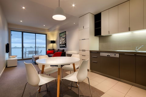 Caroline Serviced Apartments - Surfers Gold Coast 8