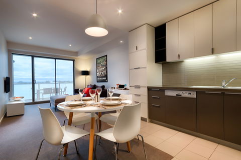 Caroline Serviced Apartments - Surfers Gold Coast 11