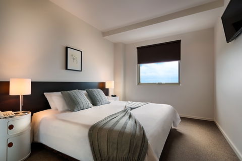 Caroline Serviced Apartments - Surfers Gold Coast 12