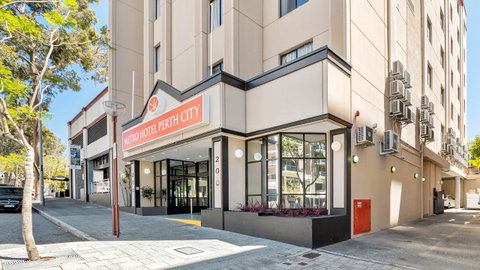 Metro Hotel Perth City - Surfers Gold Coast 1