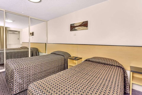 Comfort Inn & Suites Goodearth - Surfers Gold Coast 7