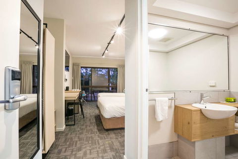 Kawana Waters Hotel By NightCap - Surfers Gold Coast 7