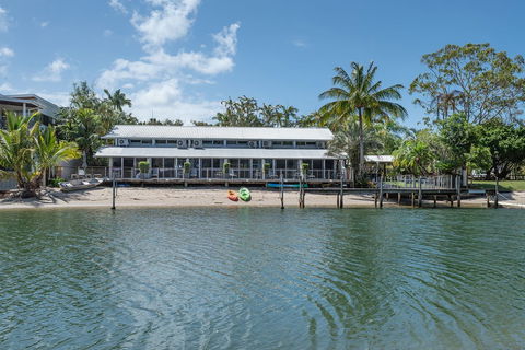 Caribbean Noosa - Surfers Gold Coast 0