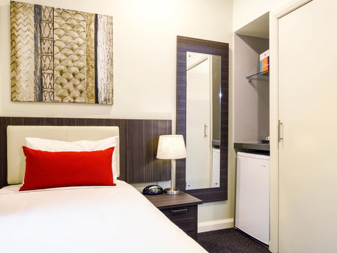 Ibis Styles Kingsgate Hotel - Surfers Gold Coast 2