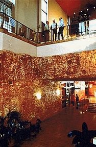 Desert Cave Hotel - Surfers Gold Coast 1