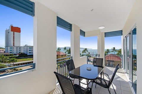 Madison Ocean Breeze - Surfers Gold Coast 2