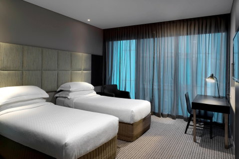 Four Points by Sheraton Brisbane - Surfers Gold Coast 2