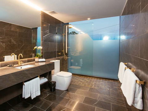 Eatons Hill Hotel - Surfers Gold Coast 2