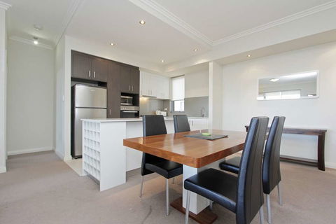 Zappeion Apartments - Surfers Gold Coast 1